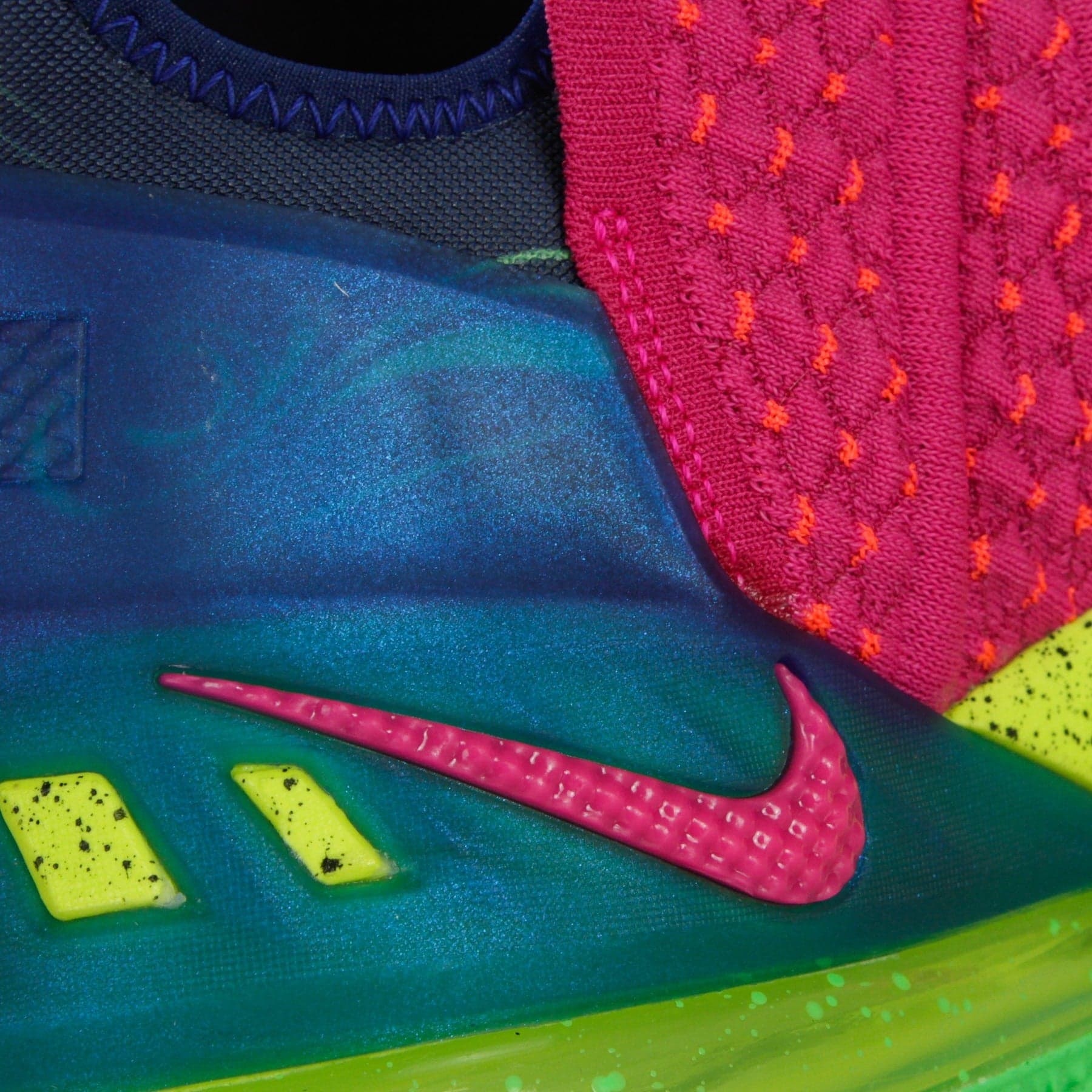 NIKE NBA Scarpa Alta Uomo Lebron Xviii "los Angeles By Night" Pink Prime/multicolor/blue Void da uomo in Scarpe da Basket da donna Drestige - Casamassima, commercioVirtuoso.it