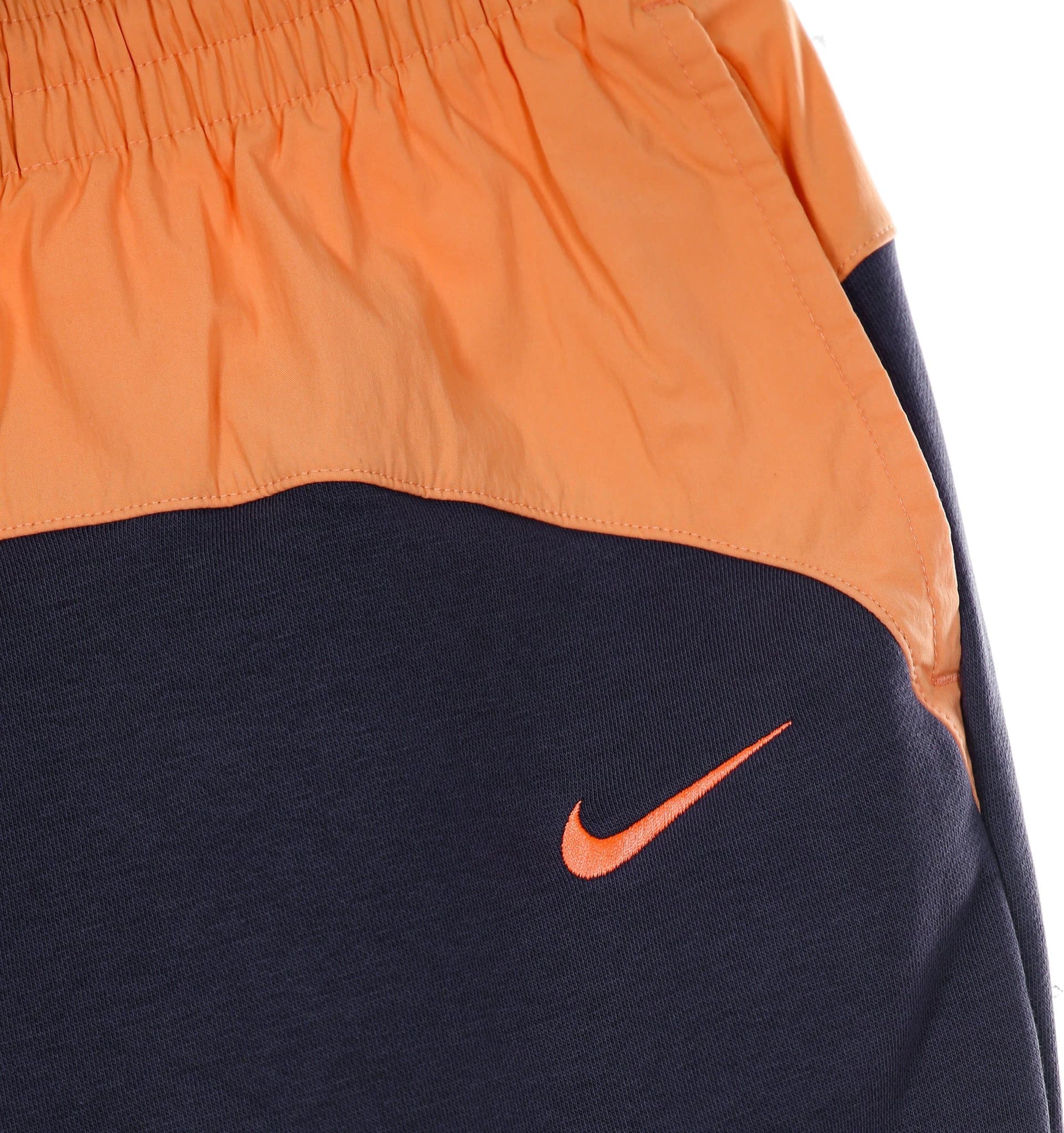 Nike Pantalone Tuta Felpato Donna Sportswear Icon Clash Jogger Mix Heritage Dark Raisin/crimson Bliss/bright Mango da donna in Pantaloni sportivi Drestige - Casamassima, commercioVirtuoso.it