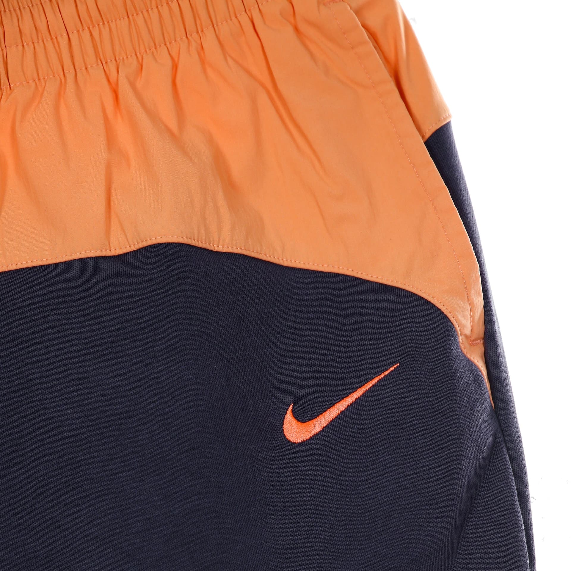 Nike Pantalone Tuta Felpato Donna Sportswear Icon Clash Jogger Mix Heritage Dark Raisin/crimson Bliss/bright Mango da donna in Pantaloni sportivi Drestige - Casamassima, commercioVirtuoso.it