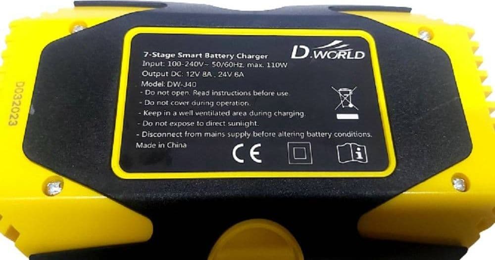 CARICABATTERIE INTELLIGENTE AVVIATORE EMERGENZA BATTERIA AUTO 12V-8A 24V-6A J40 in Avviatori di emergenza Trade Shop italia - Napoli, commercioVirtuoso.it