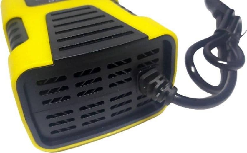 CARICABATTERIE INTELLIGENTE AVVIATORE EMERGENZA BATTERIA AUTO MOTO 6V 6A 12V 4A J99 in Avviatori di emergenza Trade Shop italia - Napoli, commercioVirtuoso.it