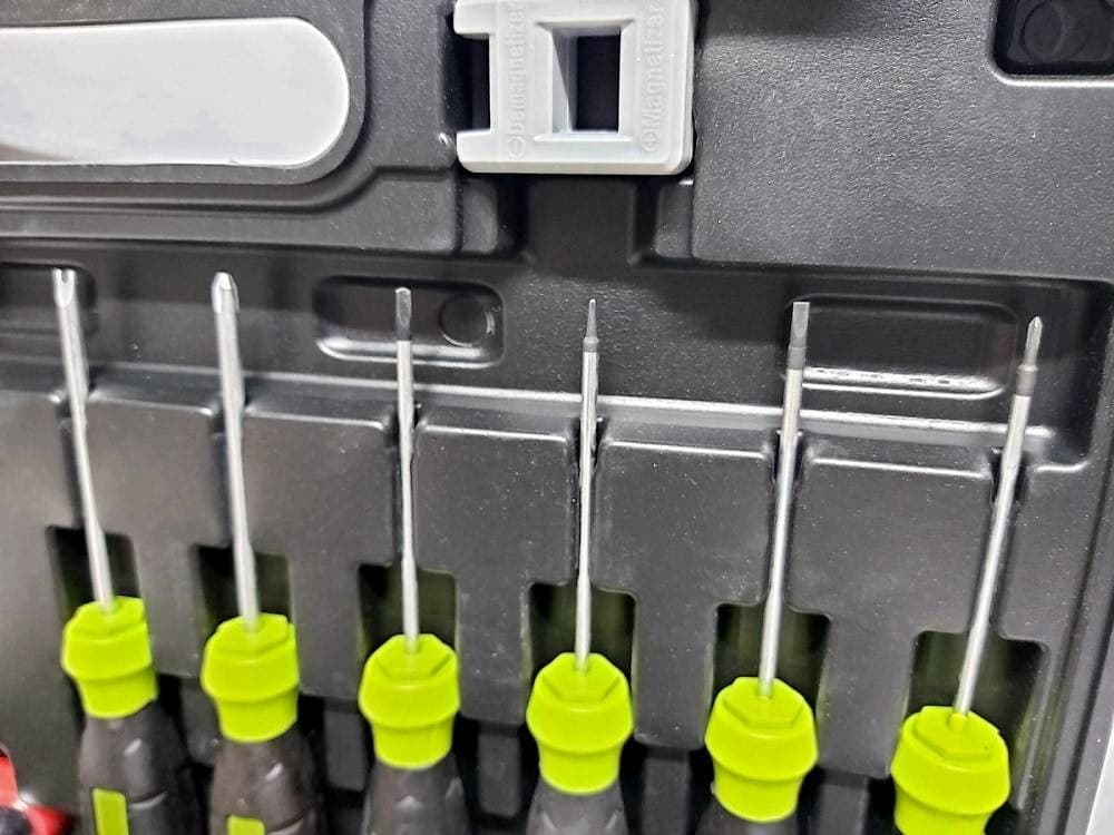 SET VALIGIA BUSSOLE CACCIAVITI CACCIAVITE INSERTI 78 PZ A TAGLIO CROCE TORX Y U in Set cacciaviti Trade Shop italia - Napoli, commercioVirtuoso.it