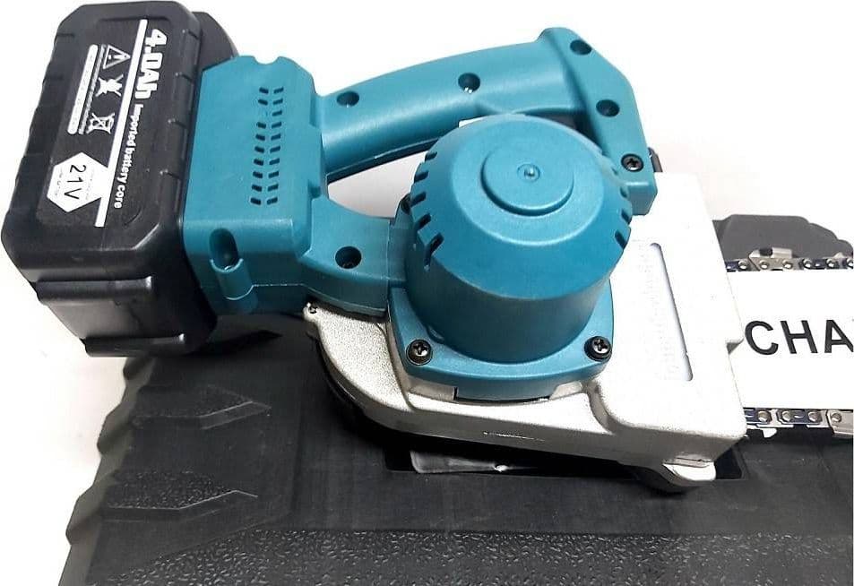 MINI ELETTROSEGA 12" 2 BATTERIE 21V CON SERBATOIO OLIO MOTOSEGA ELETTRICA VALIGIA in Motoseghe Trade Shop italia - Napoli, commercioVirtuoso.it