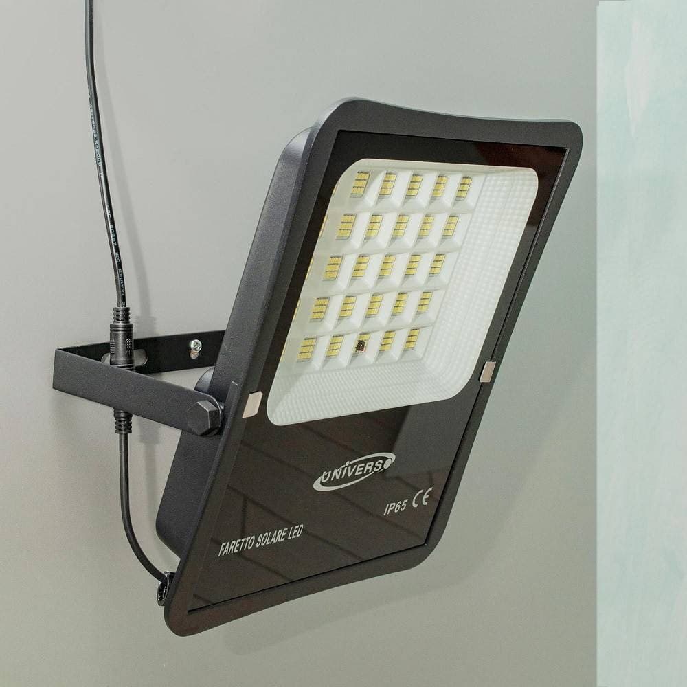 FARO CON PANNELLO SOLARE IP65 E SENSORE CREPUSCOLARE PROIETTORE 50 100 200 300W in Proiettori Trade Shop italia - Napoli, commercioVirtuoso.it