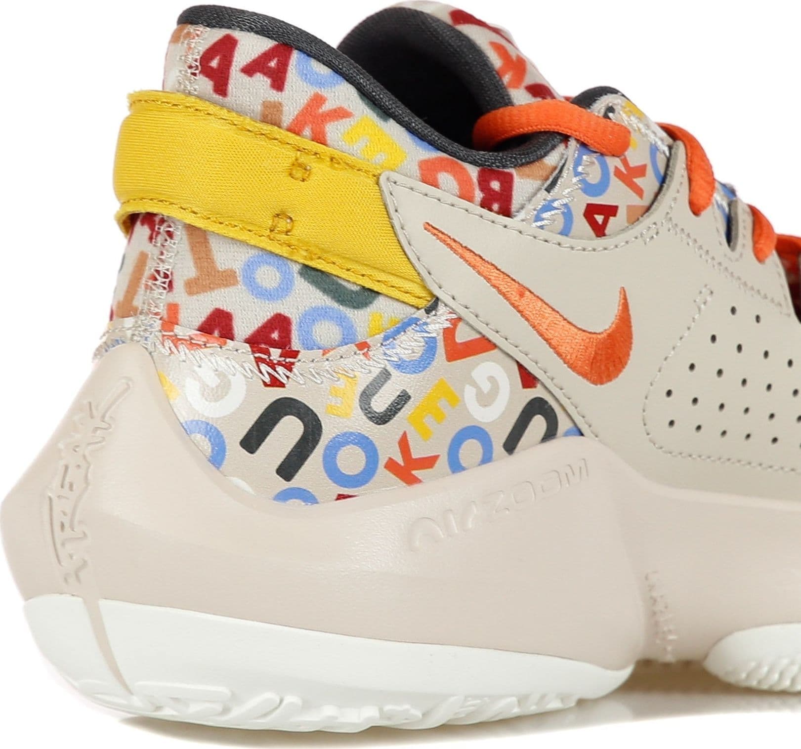 NIKE NBA Scarpa Basket Uomo Zoom Freak 2 "letter Bro" Desert Sand/gym Red/sail/camellia da uomo in Scarpe da Basket da donna Drestige - Casamassima, commercioVirtuoso.it