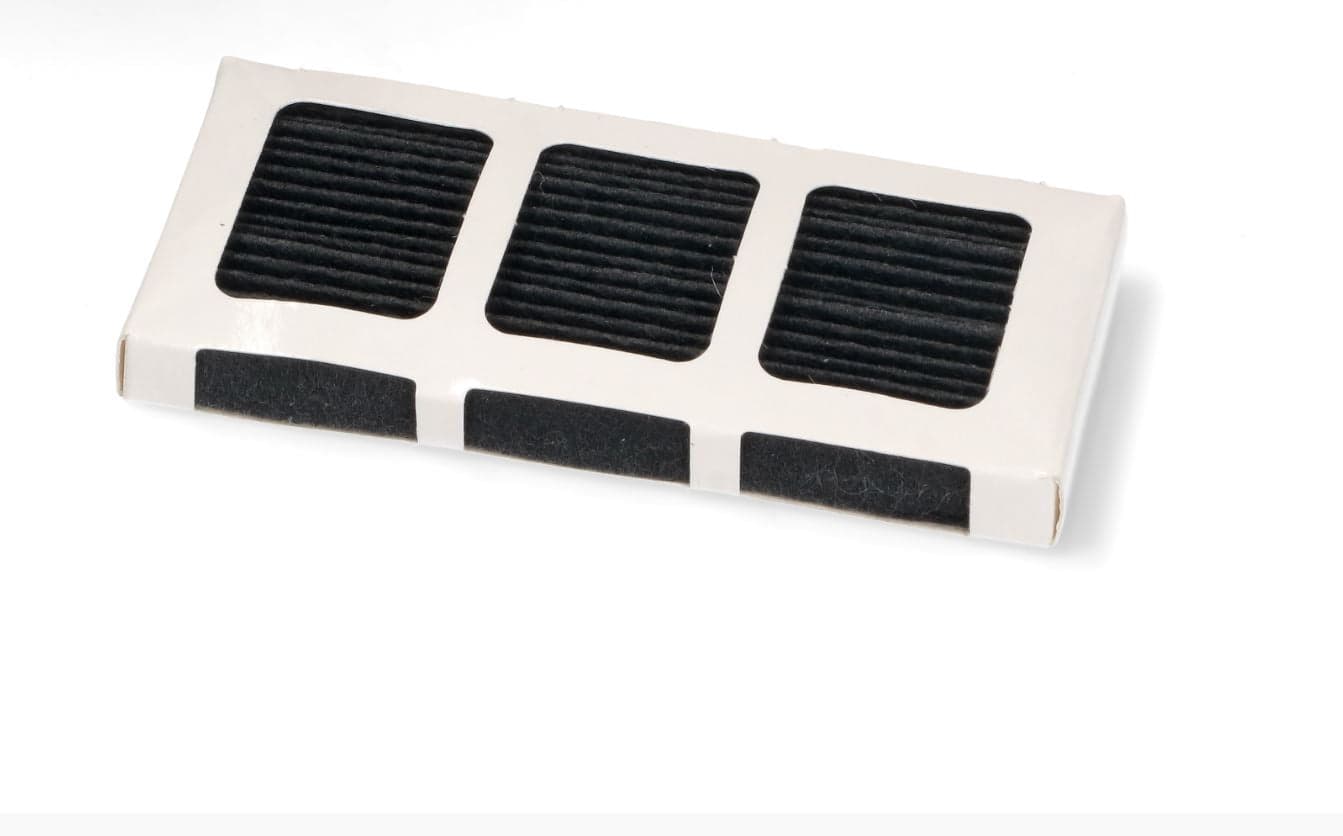 FILTRO ARIA AI CARBONI ATTIVI PER FRIGORIFERO ELECTROLUX 2420478063 90x45mm. in prodotto EuroStore07 - Alatri, commercioVirtuoso.it