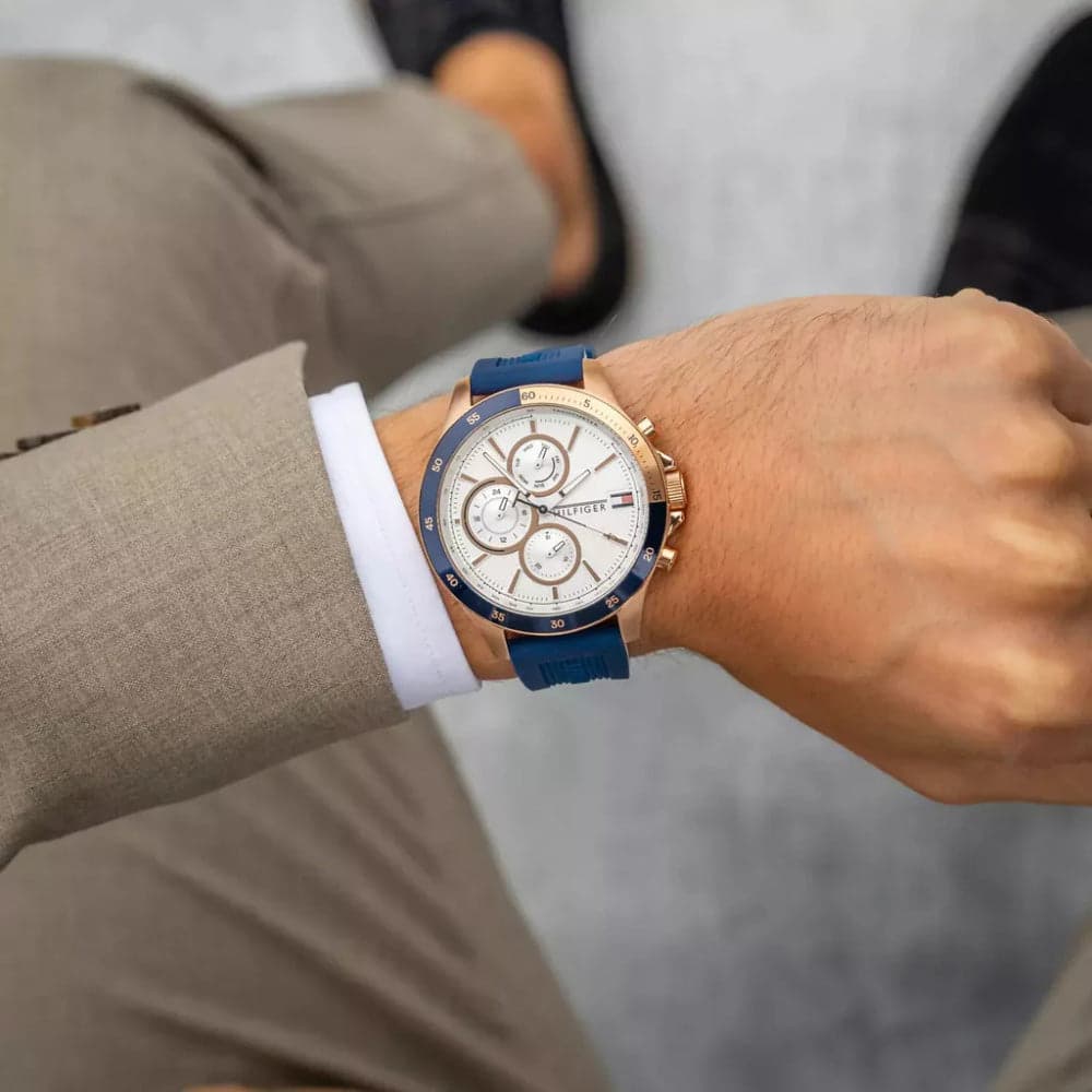 Tommy Hilfiger Orologio Analogico Multifunzione al Quarzo da Uomo con Cinturino in Silicone Blu - 1791778 in Orologi da polso Dupers Club - Campo di Giove, commercioVirtuoso.it