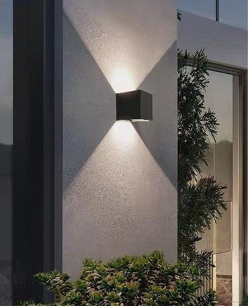APPLIQUE DA PARETE NERO 22 WATT PER ESTERNO DOPPIA EMISSIONE LUMINOSA IP65 ES66 in Lampade da parete Trade Shop italia - Napoli, commercioVirtuoso.it