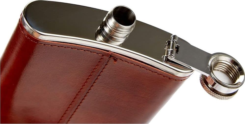 FIASCHETTA IN ACCIAIO INOX FODERATA IN PELLE IMBUTO INCLUSO PER LIQUORI WHISKY in Fiaschette Trade Shop italia - Napoli, commercioVirtuoso.it