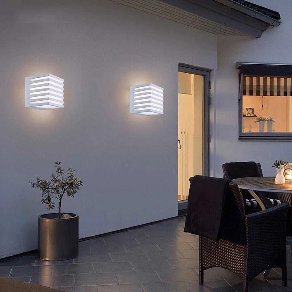 APPLIQUE MURO ESTERNO LED 10W LAMPADA DECORATIVA STRISCE CUBO BIANCO IP54 B110-B in Lampade da parete Trade Shop italia - Napoli, commercioVirtuoso.it