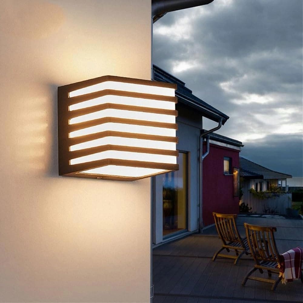 APPLIQUE MURO ESTERNO LED 10W LAMPADA DECORATIVA A STRISCE CUBO NERO IP54 B110-N in Lampade da parete Trade Shop italia - Napoli, commercioVirtuoso.it