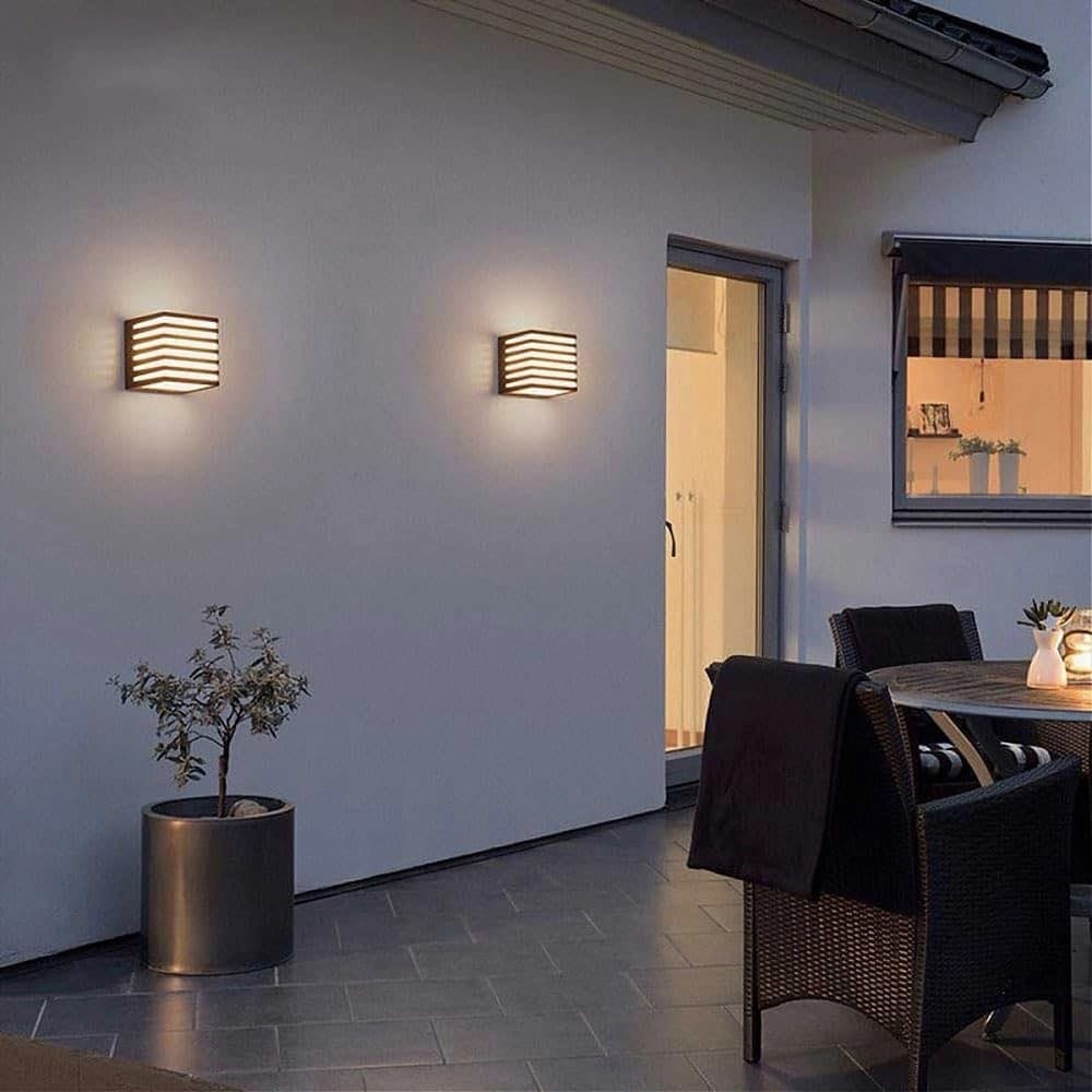 APPLIQUE MURO ESTERNO LED 10W LAMPADA DECORATIVA A STRISCE CUBO NERO IP54 B110-N in Lampade da parete Trade Shop italia - Napoli, commercioVirtuoso.it