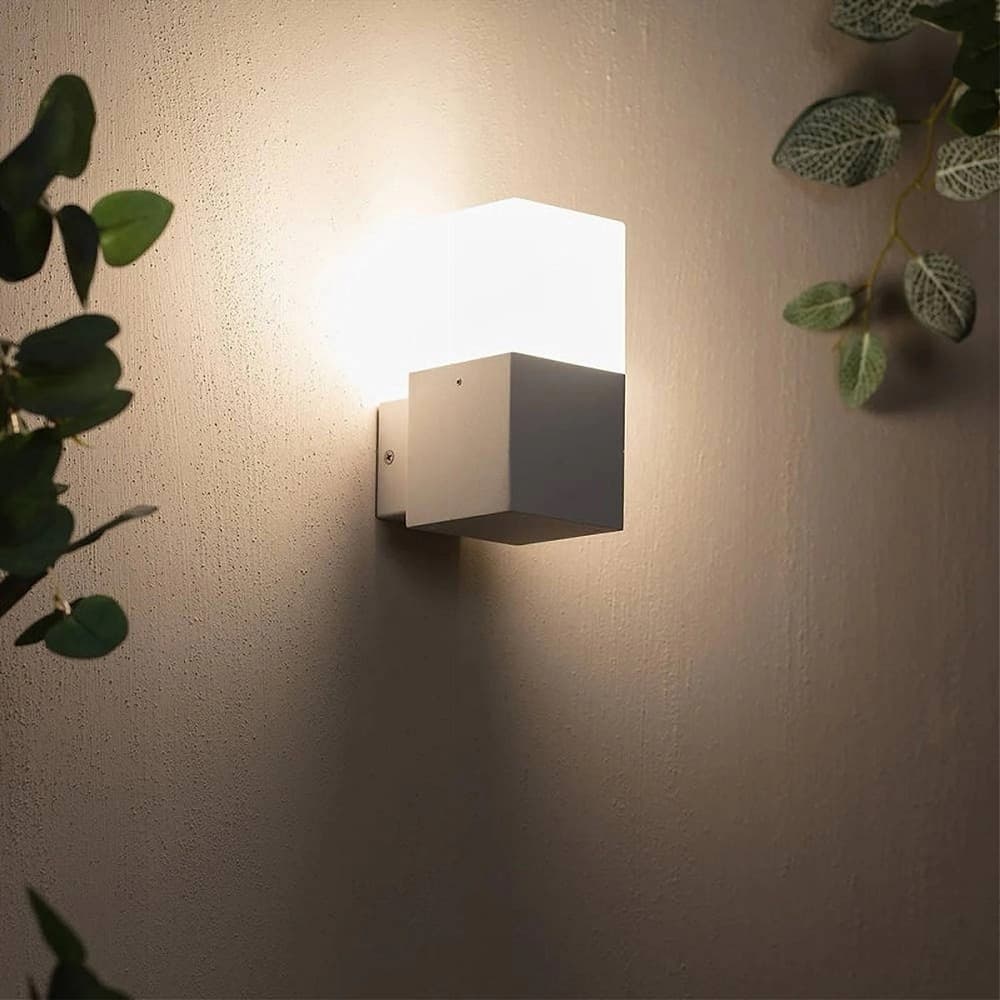 APPLIQUE A MURO PER ESTERNO LAMPADA DA PARETE IN ALLUMINIO ATTACCO E27 IP44 B160 in Lampade da parete Trade Shop italia - Napoli, commercioVirtuoso.it