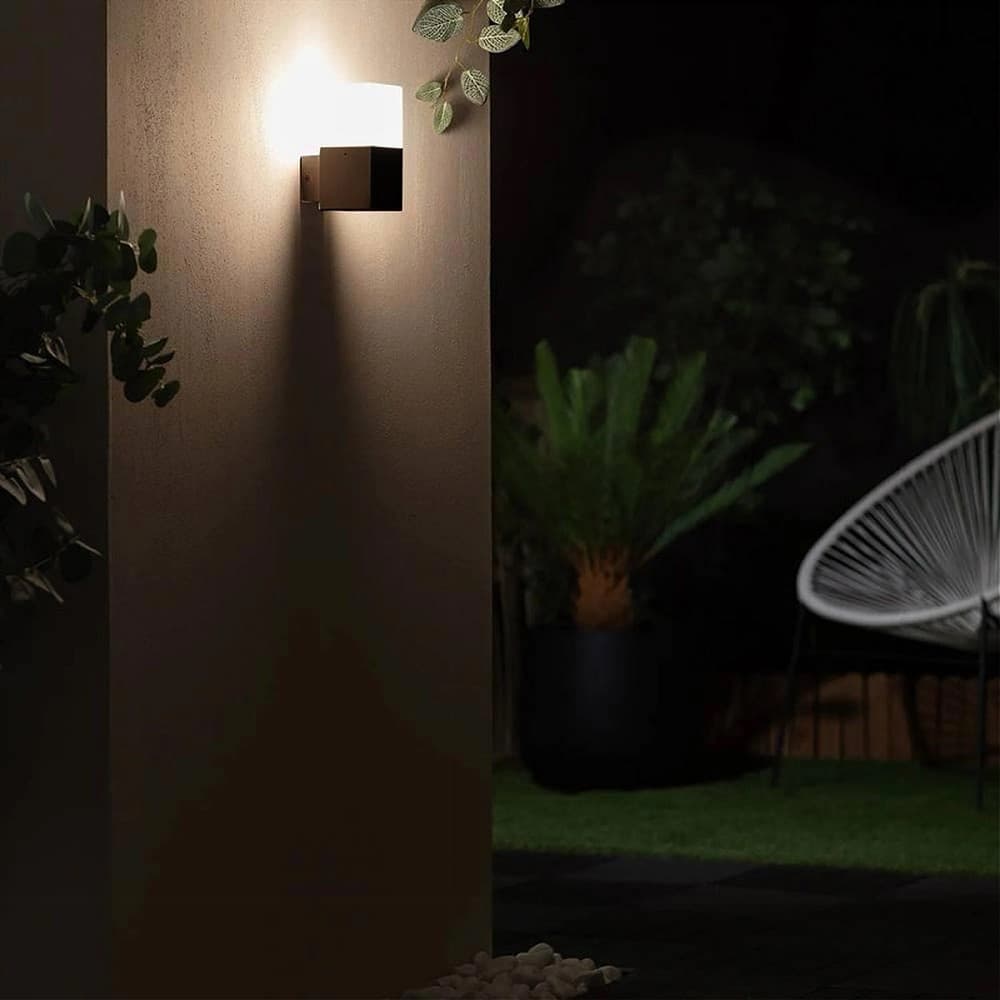 APPLIQUE A MURO PER ESTERNO LAMPADA DA PARETE IN ALLUMINIO ATTACCO E27 IP44 B160 in Lampade da parete Trade Shop italia - Napoli, commercioVirtuoso.it