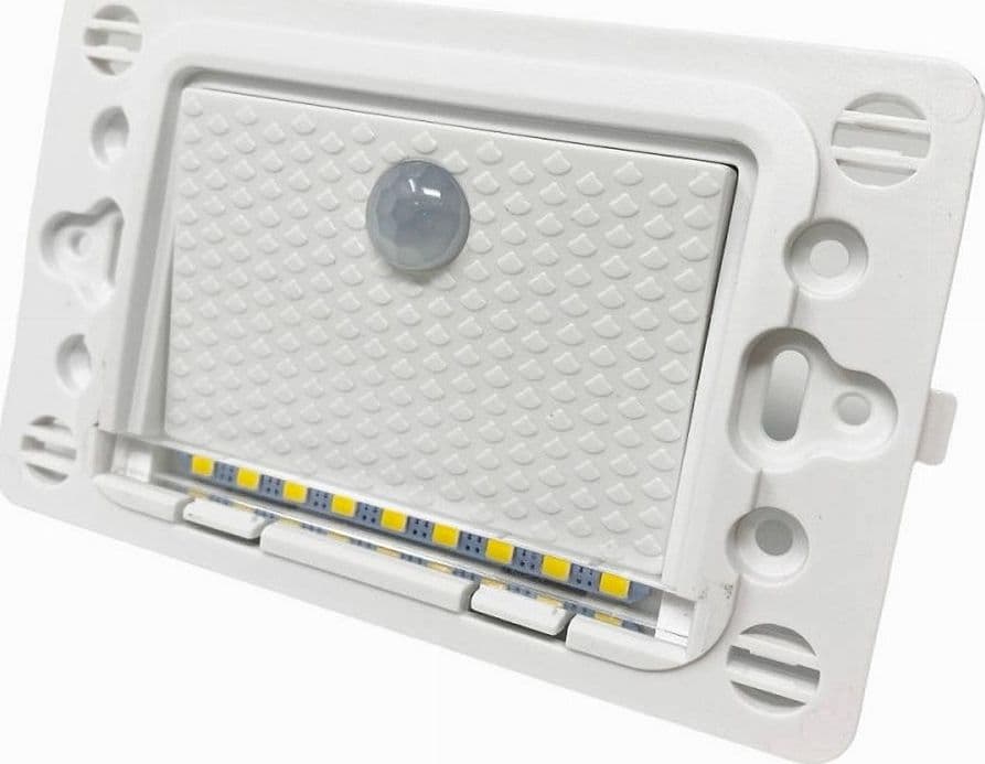 SEGNAPASSO PLACCA NERA MURO SENSORE MOVIMENTO PIR 1,3 W CASSETTA 503 XGGYD-001N in Lampade da parete Trade Shop italia - Napoli, commercioVirtuoso.it