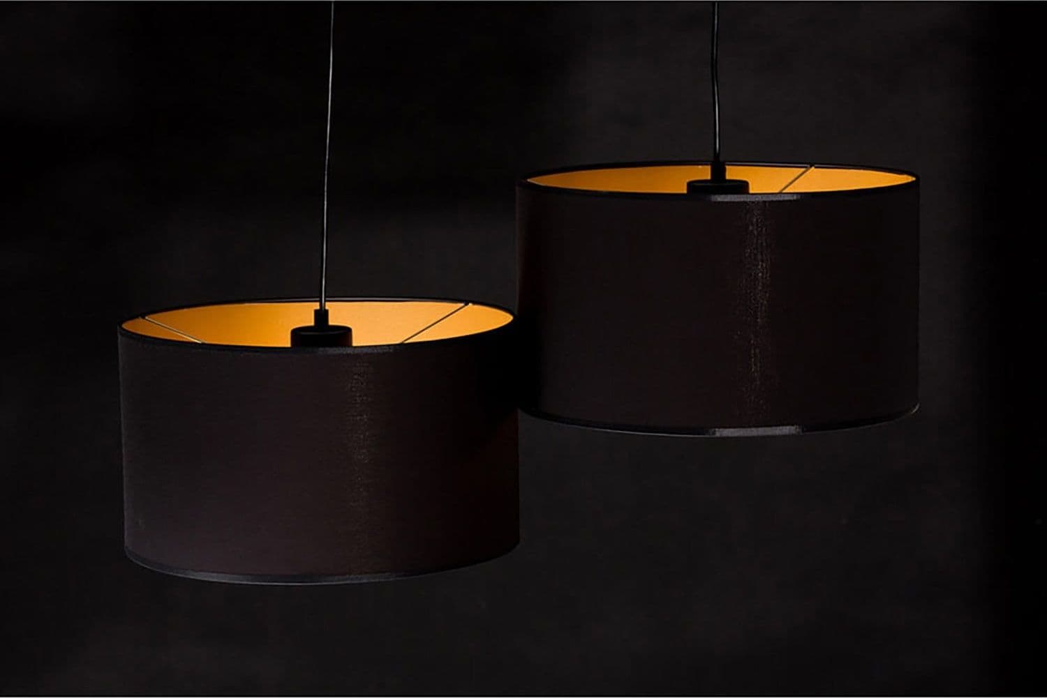 Sospensione 2 Luci Roto Con Paralumi A Cilindro In Tessuto Nero E Oro in Lampade a sospensione LuceArt - Montecorvino Pugliano, commercioVirtuoso.it