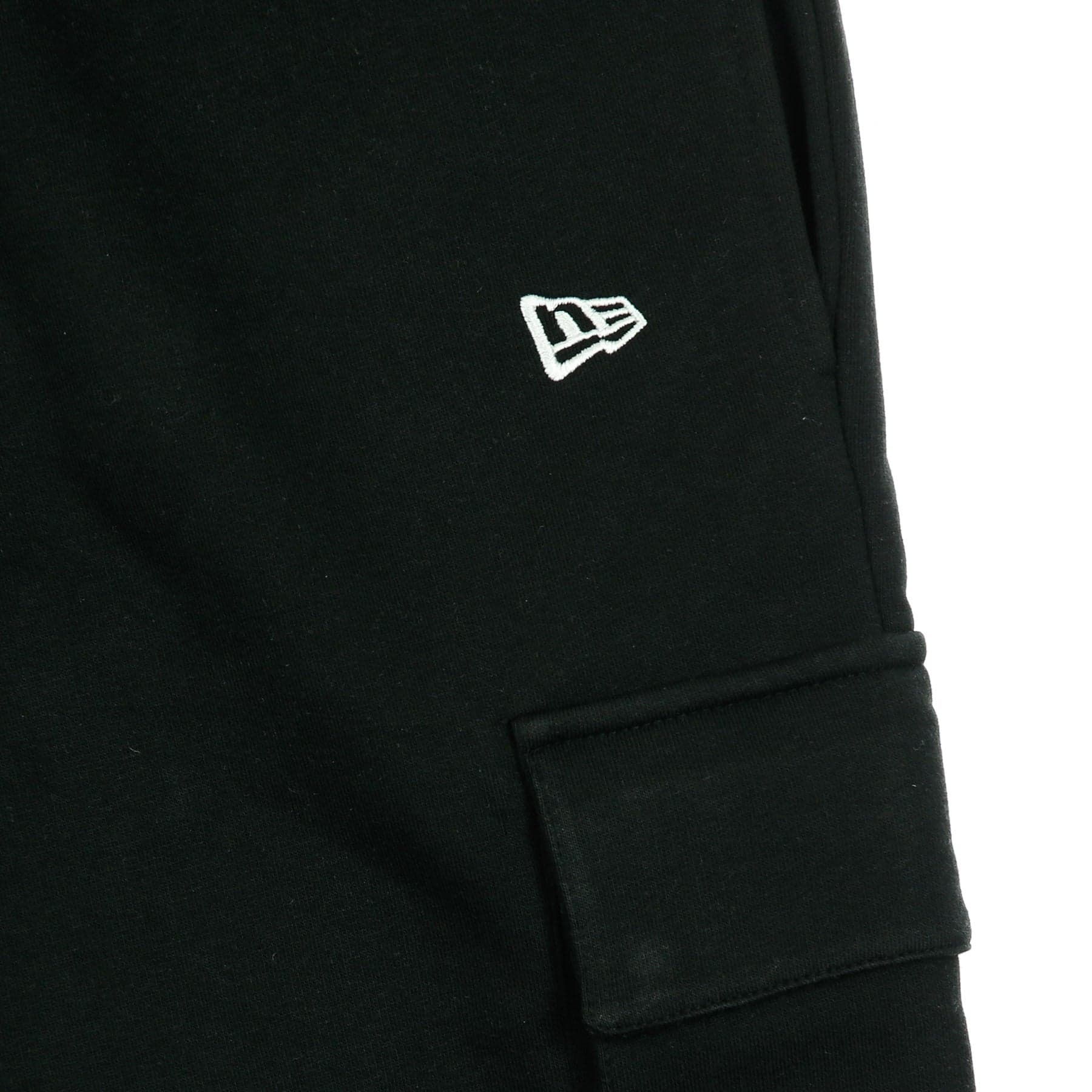 NEW ERA Pantalone Tuta Felpato Uomo Ne Outdoor Utility Cargo Jogger Black da uomo in Pantaloni da ginnastica Drestige - Casamassima, commercioVirtuoso.it