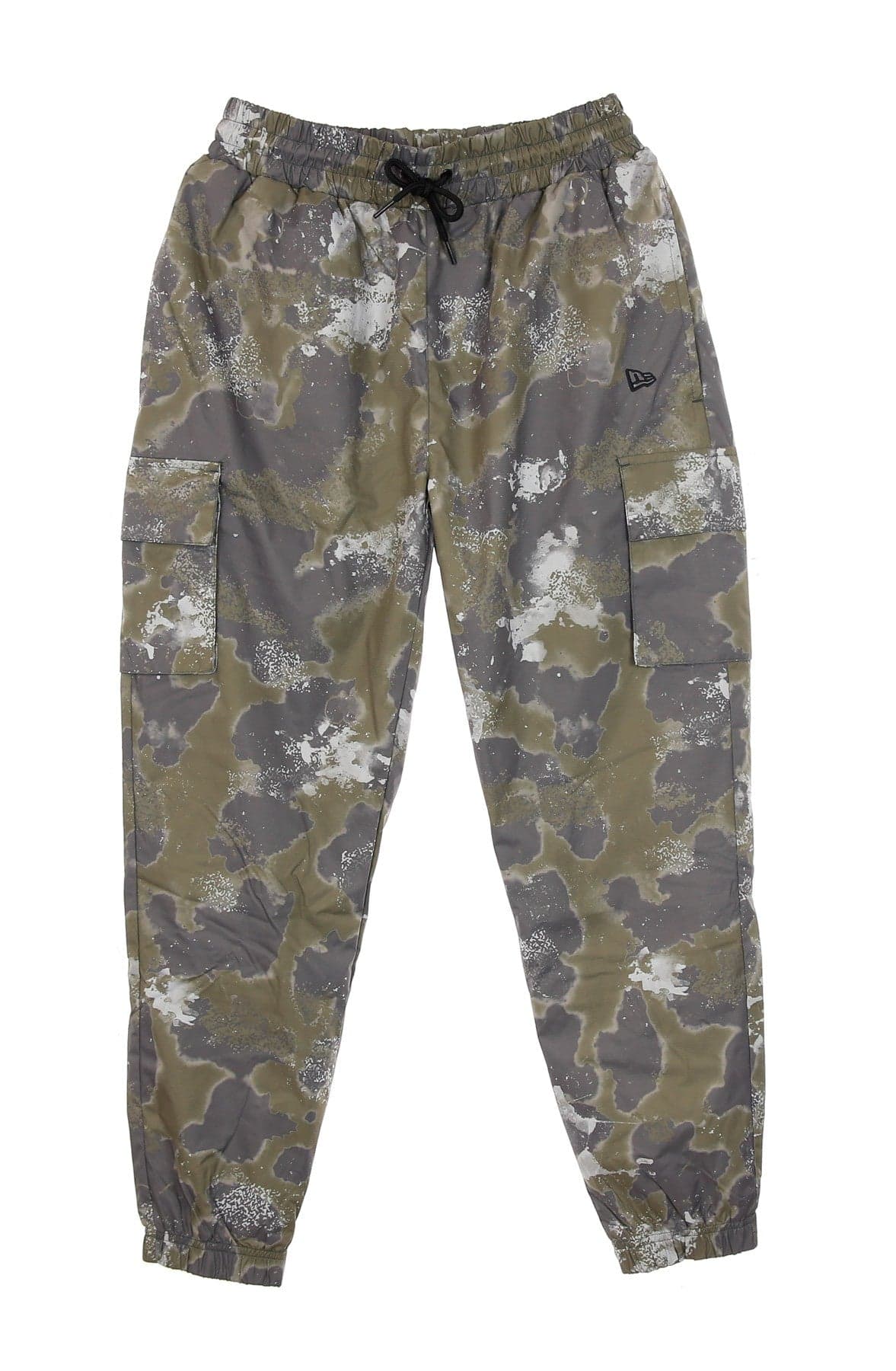 NEW ERA Pantalone Tuta Uomo Ne Outdoor Utility Aop Track Pant New Olive/laser Print da uomo in Pantaloni sportivi Drestige - Casamassima, commercioVirtuoso.it