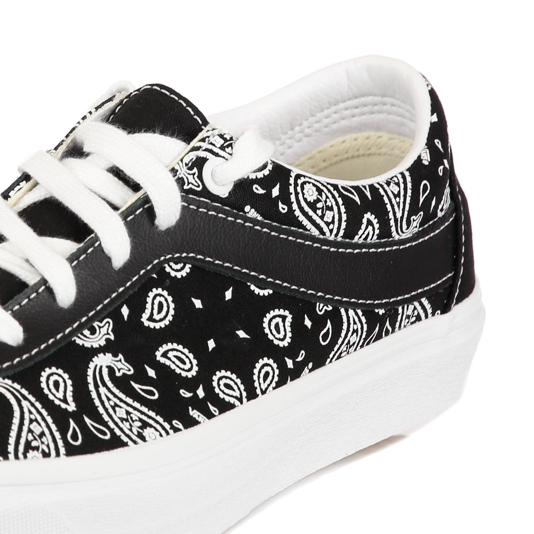 VANS Scarpa Bassa Uomo Bold Ni (paisley) Black/true White da uomo in Sneaker casual Drestige - Casamassima, commercioVirtuoso.it