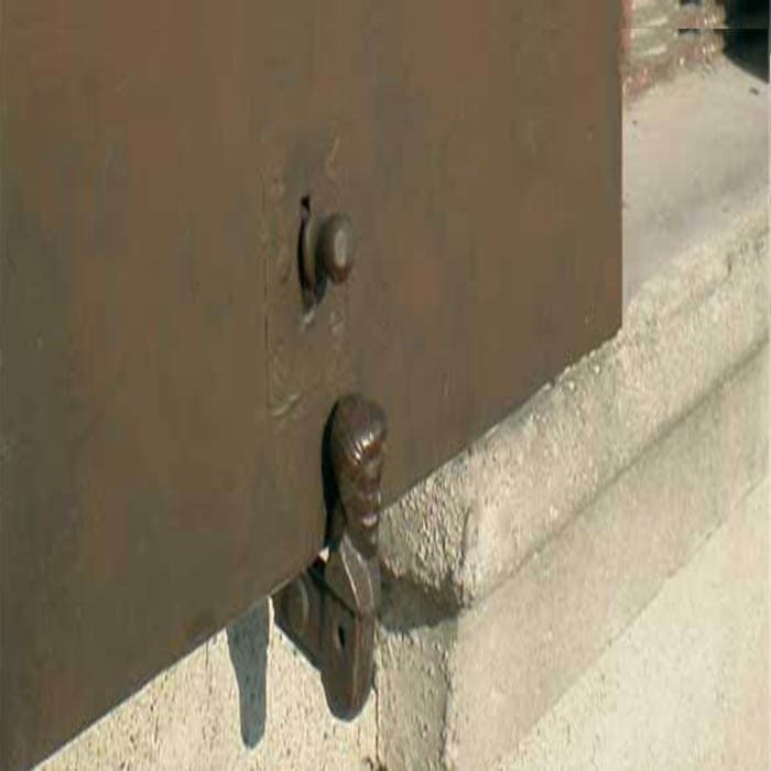 Ferma persiane imposte omino nero in ferro in Accessori per finestre Aloiserw.com - Altomonte, commercioVirtuoso.it