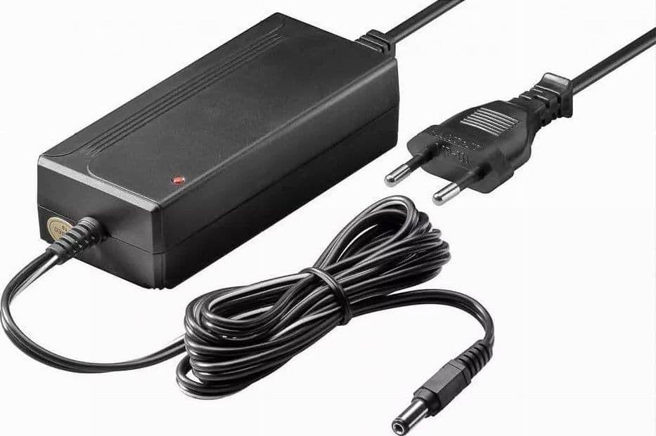 ALIMENTATORE STABILIZZATO TRASFORMATORE 12V 10 A 4 USCITE TELECAMERE DVR STRISCE in Bullet camera Trade Shop italia - Napoli, commercioVirtuoso.it