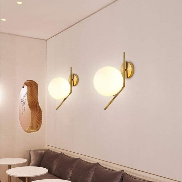 APPLIQUE DA PARETE CON SFERA IN VETRO BIANCO ATTACCO E27 METALLO ORO LAMPADA 32804 in Applique Trade Shop italia - Napoli, commercioVirtuoso.it