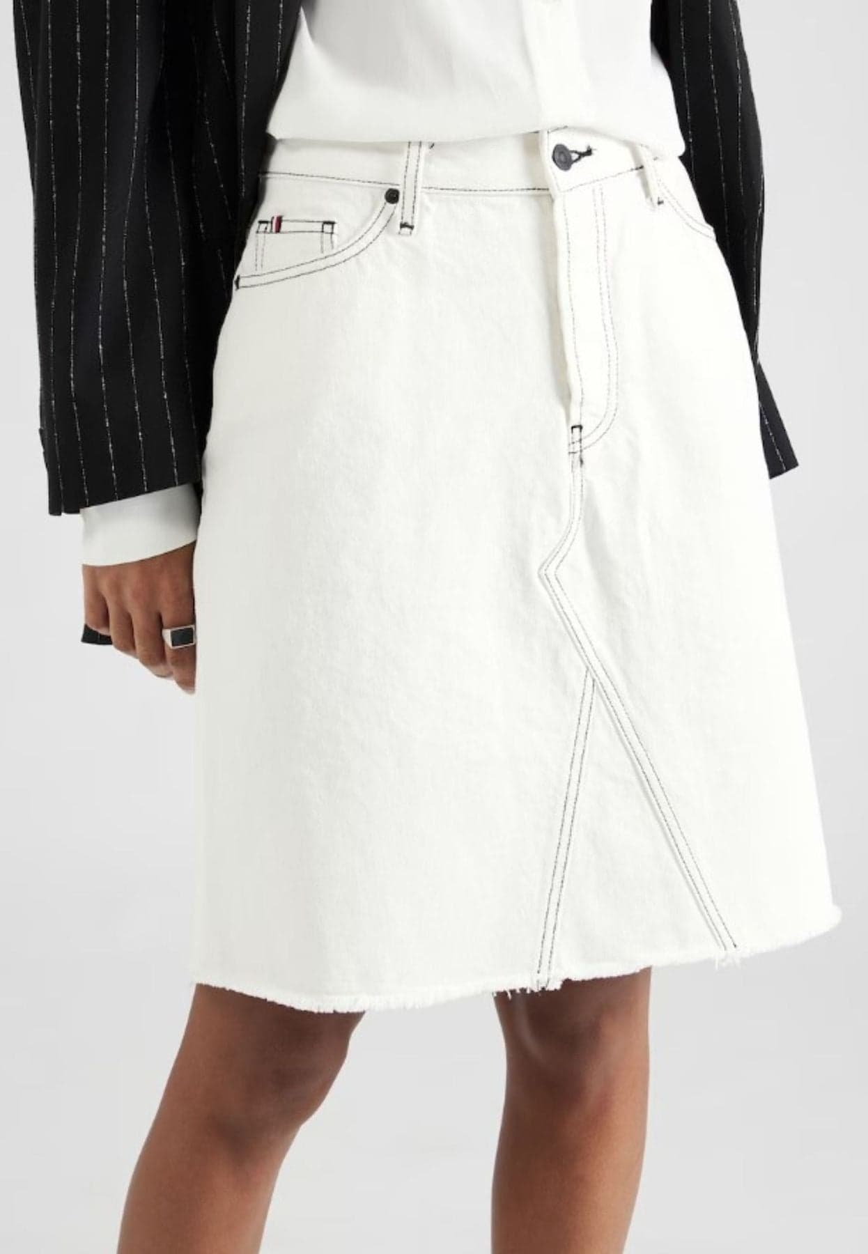 Tommy Hilfiger GONNA DNM RW A-LINE SKIRT ECRU da donna in Gonne Drestige - Casamassima, commercioVirtuoso.it