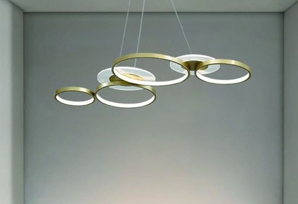 LAMPADARIO A SOSPENSIONE LED ORO 65W 6 ANELLI LUMINOSI MODERNO CON TELECOMANDO 71422 in Lampade a sospensione Trade Shop italia - Napoli, commercioVirtuoso.it