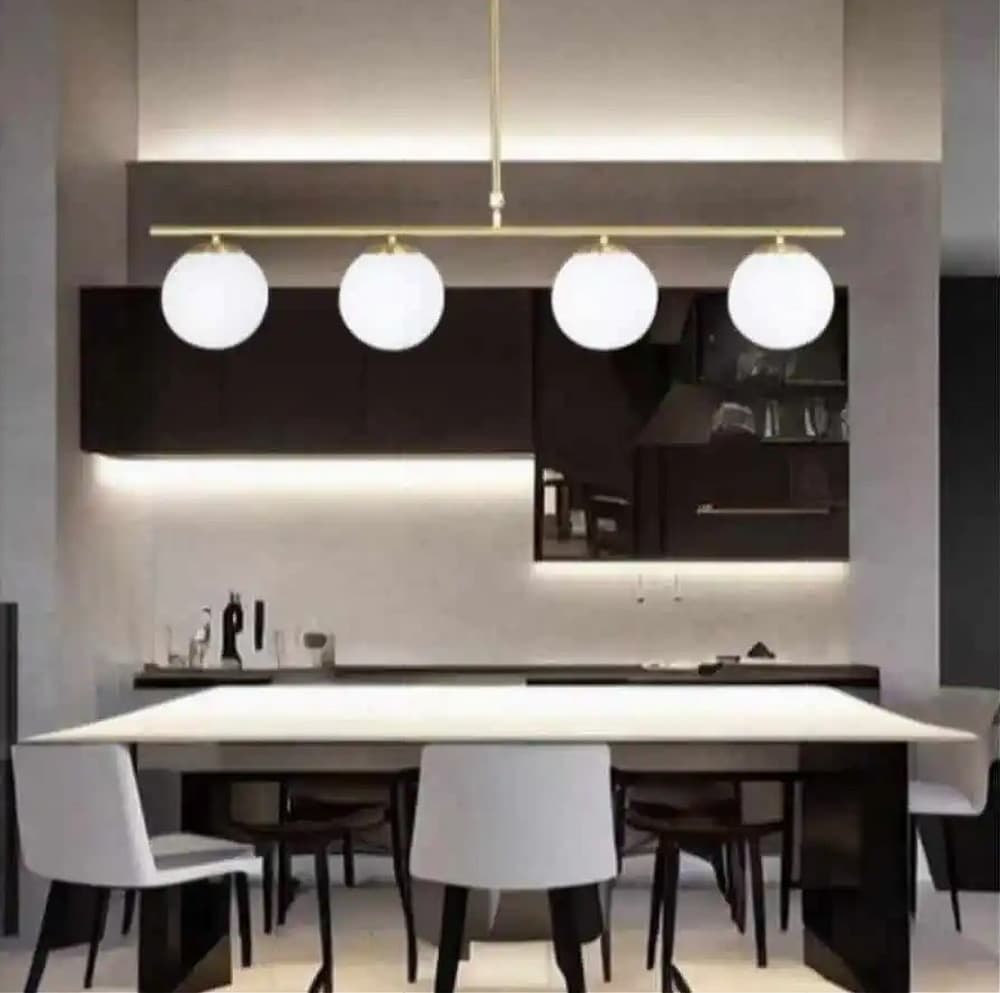 LAMPADARIO A SOSPENSIONE ORO CON 4 SFERE BOLLE BIANCHE IN VETRO ATTACCO G9 33917 in Lampade a sospensione Trade Shop italia - Napoli, commercioVirtuoso.it