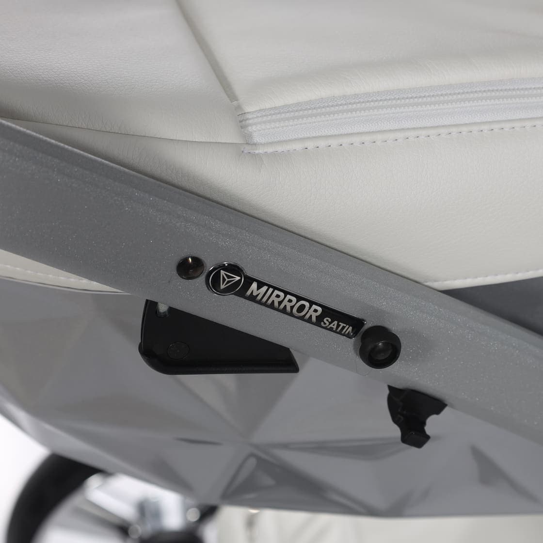 Junama Diamond Mirror Satin V2 2 in 1 Pelle Bianco Navicella Grigio Telaio Cromato in Specchietti per angolo morto La Casa Del Bebè - Napoli, commercioVirtuoso.it