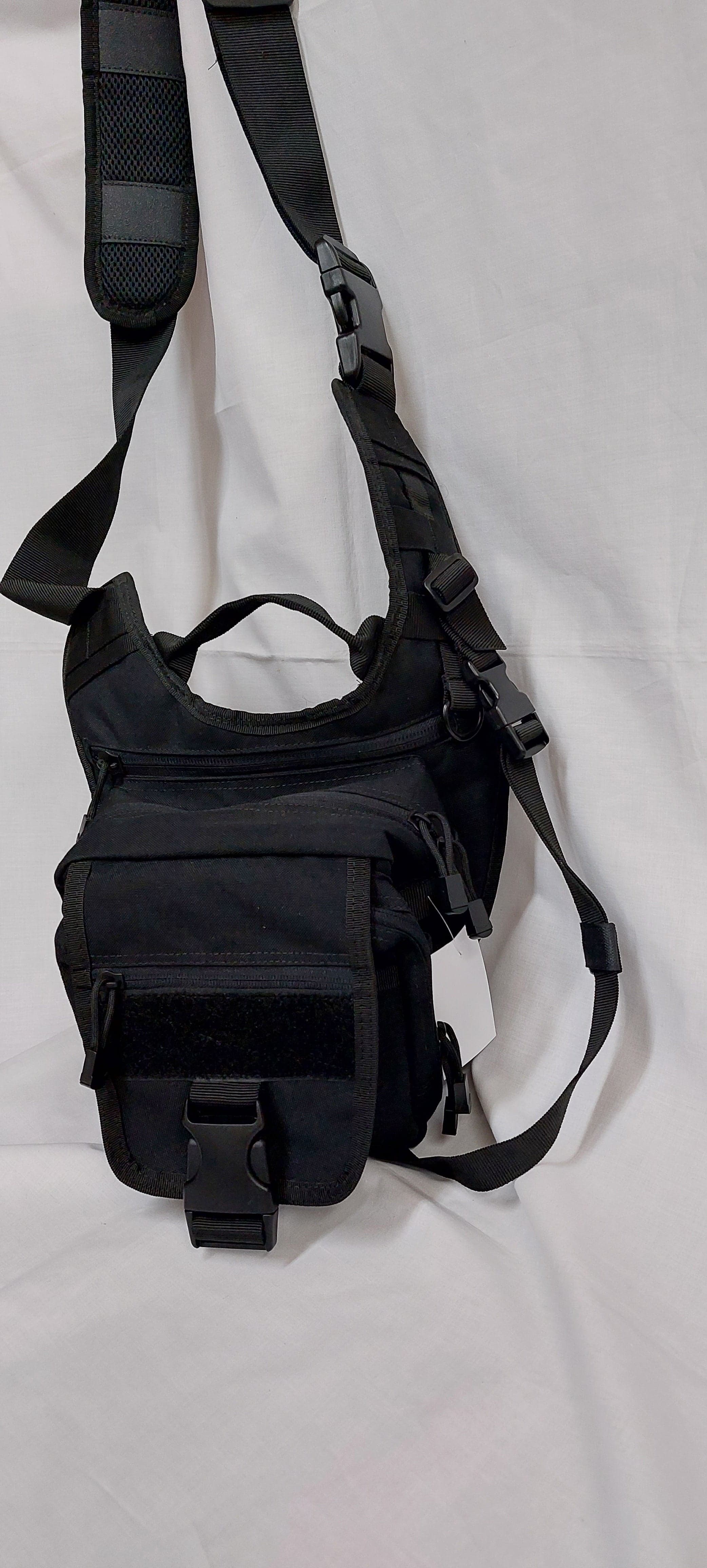 Borsa monospalla nera o mimetica in Binocoli d'avvistamento Il Distintivo - Pesaro, commercioVirtuoso.it