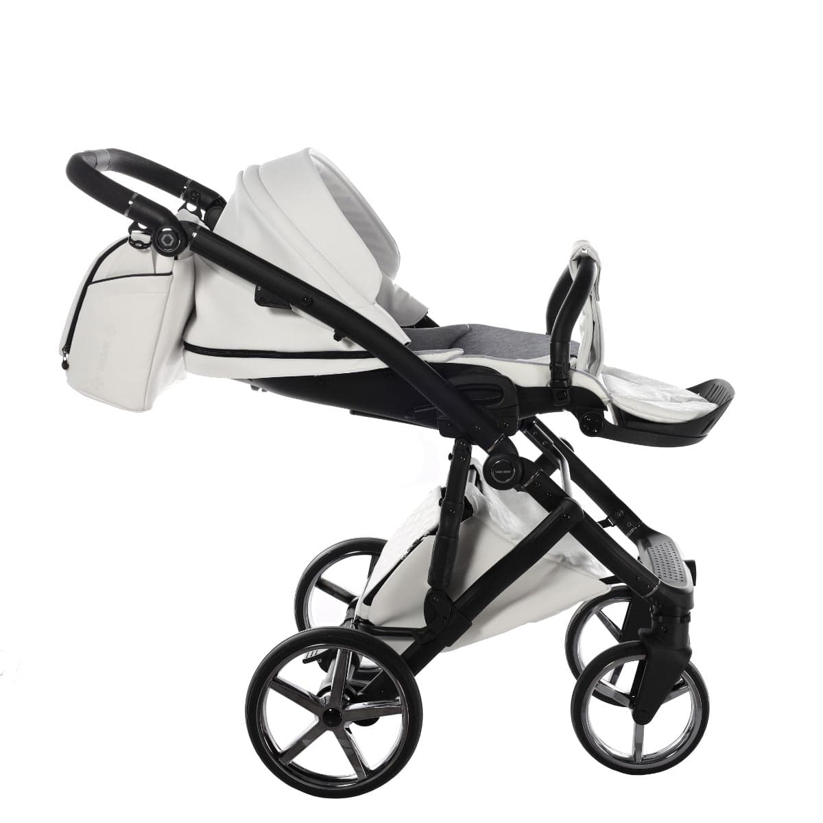 Trio Antes Baby Monogram Bianco Telaio Silver in Sistemi modulari La Casa Del Bebè - Napoli, commercioVirtuoso.it
