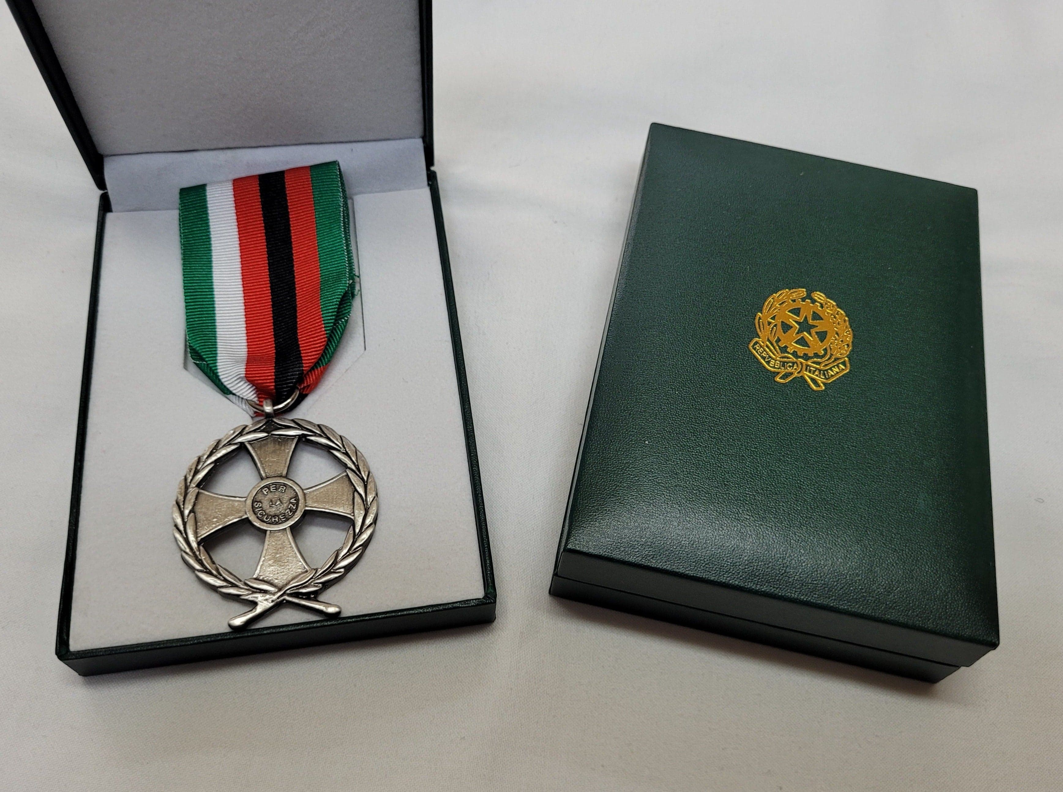 Medaglia Afghanistan per la Sicurezza con scatola Repubblica in Medaglie Il Distintivo - Pesaro, commercioVirtuoso.it