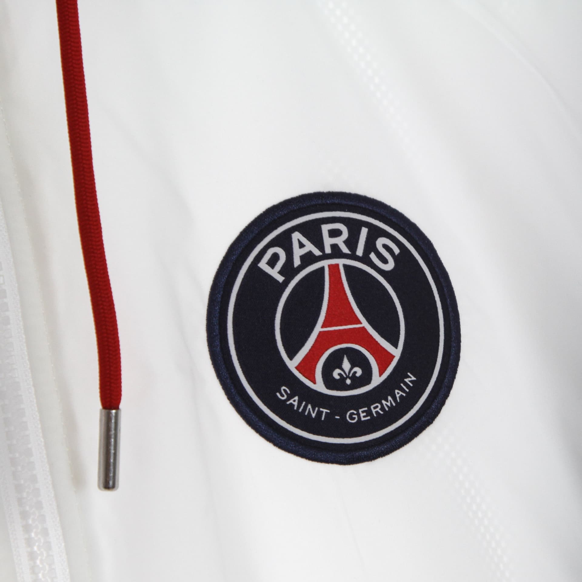 JORDAN Giacca a Vento Uomo Paris Saint-germain Nylon Hooded Jacket White/midnight Navy da uomo in Giacche Drestige - Casamassima, commercioVirtuoso.it