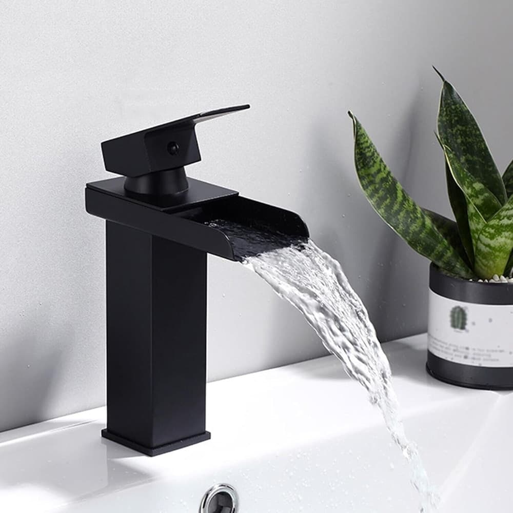 MISCELATORE A CASCATA NERO LAVABO BAGNO RUBINETTO A CANNA BASSA MONOCOMANDO 87398 in Rubinetti per lavandini bagno Trade Shop italia - Napoli, commercioVirtuoso.it