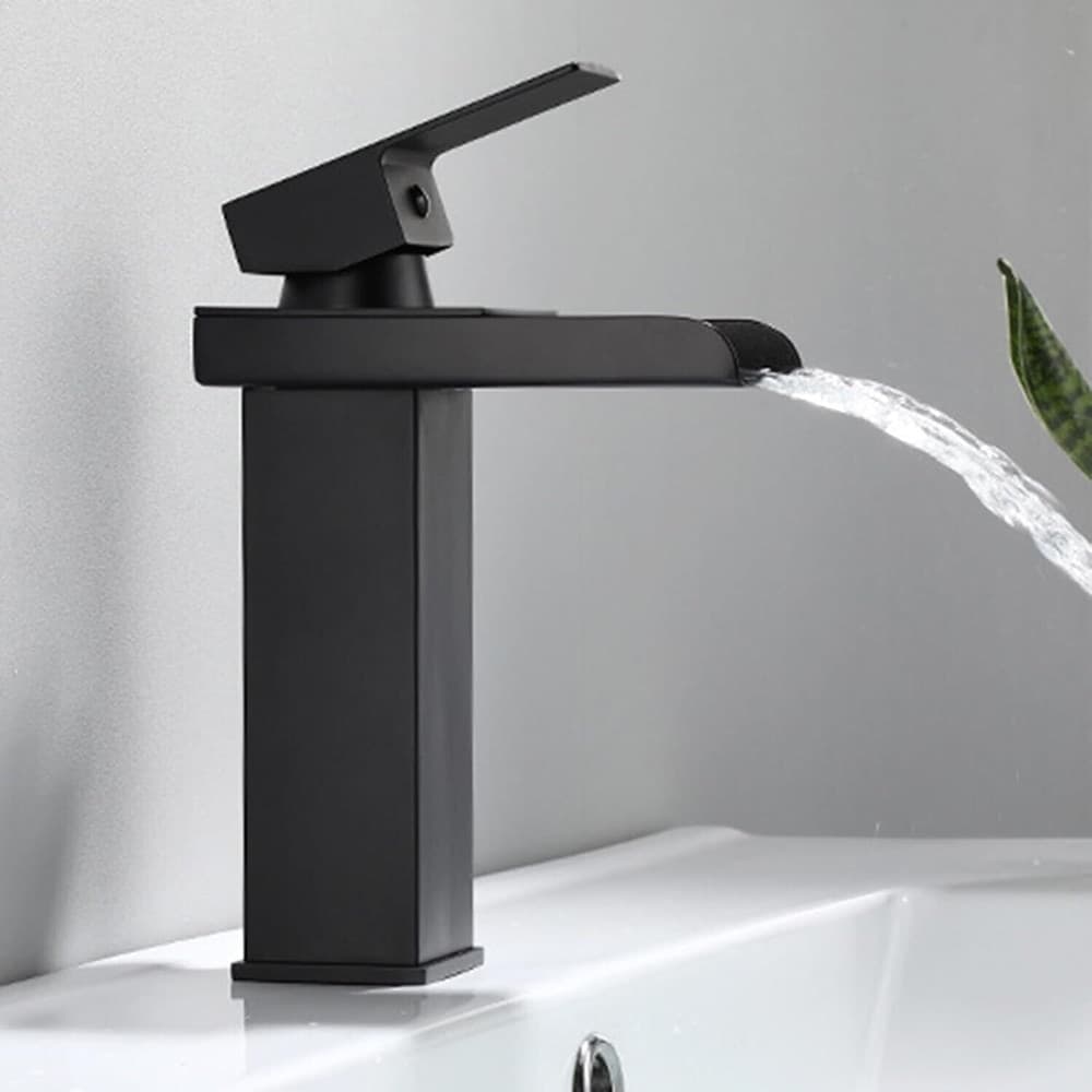 MISCELATORE A CASCATA NERO LAVABO BAGNO RUBINETTO A CANNA BASSA MONOCOMANDO 87398 in Rubinetti per lavandini bagno Trade Shop italia - Napoli, commercioVirtuoso.it