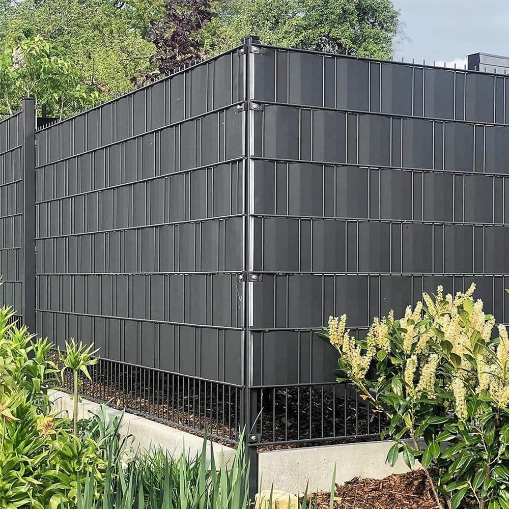 FRANGIVISTA ROTOLO GRIGIO PVC PER BALCONI RINGHIERE RECINZIONI PROTEZIONE 19CMX35MT 77585 in Schermi divisori e protettivi per giardino Trade Shop italia - Napoli, commercioVirtuoso.it