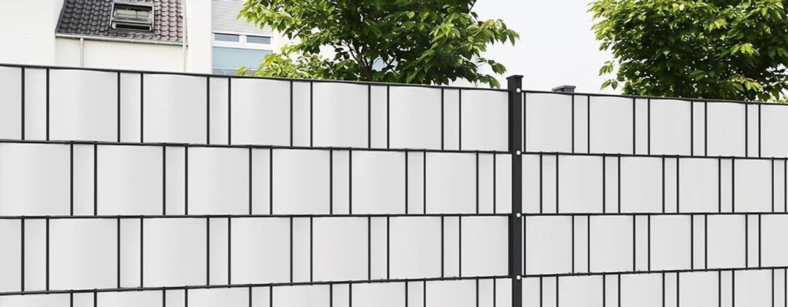 FRANGIVISTA ROTOLO BIANCO PVC PER BALCONI RINGHIERE RECINZIONI PROTEZIONE 19CMX35MT 54561 in Schermi divisori e protettivi per giardino Trade Shop italia - Napoli, commercioVirtuoso.it
