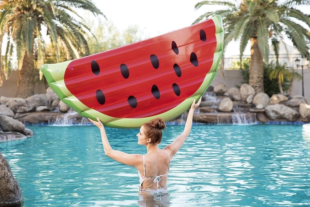 MATERASSO GONFIABILE MARE DESIGN FRUTTA ASSORTITA ANANAS FRAGOLA ANGURIA LIME 016127 in Canotti e gonfiabili galleggianti Trade Shop italia - Napoli, commercioVirtuoso.it