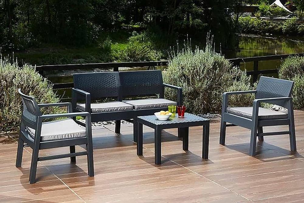 SET SALOTTO GIARDINO ESTERNO CON DIVANO 2 POLTRONE TAVOLINO EFFETTO RATTAN CON CUSCINI in Divanetti Trade Shop italia - Napoli, commercioVirtuoso.it