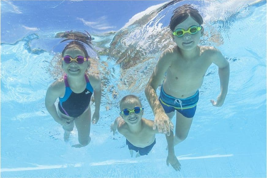 OCCHIALINI DA NUOTO PISCINA  IN SILICONE PER BAMBINI 7-14 ANNI OCEAN CREST 3 COLORI 21065 in Occhialini Trade Shop italia - Napoli, commercioVirtuoso.it