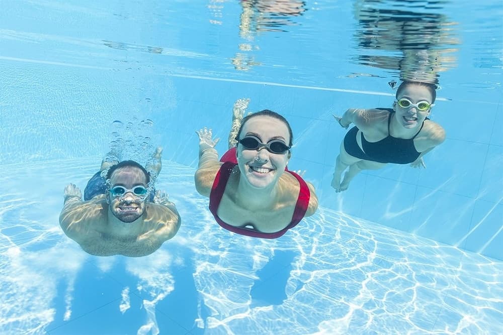 OCCHIALINI DA NUOTO LIGHTNING PRO RIVESTIMENTO ANTI UV ANTIAPPANNAMENTO 14+ ANNI 21130 in Occhialini Trade Shop italia - Napoli, commercioVirtuoso.it