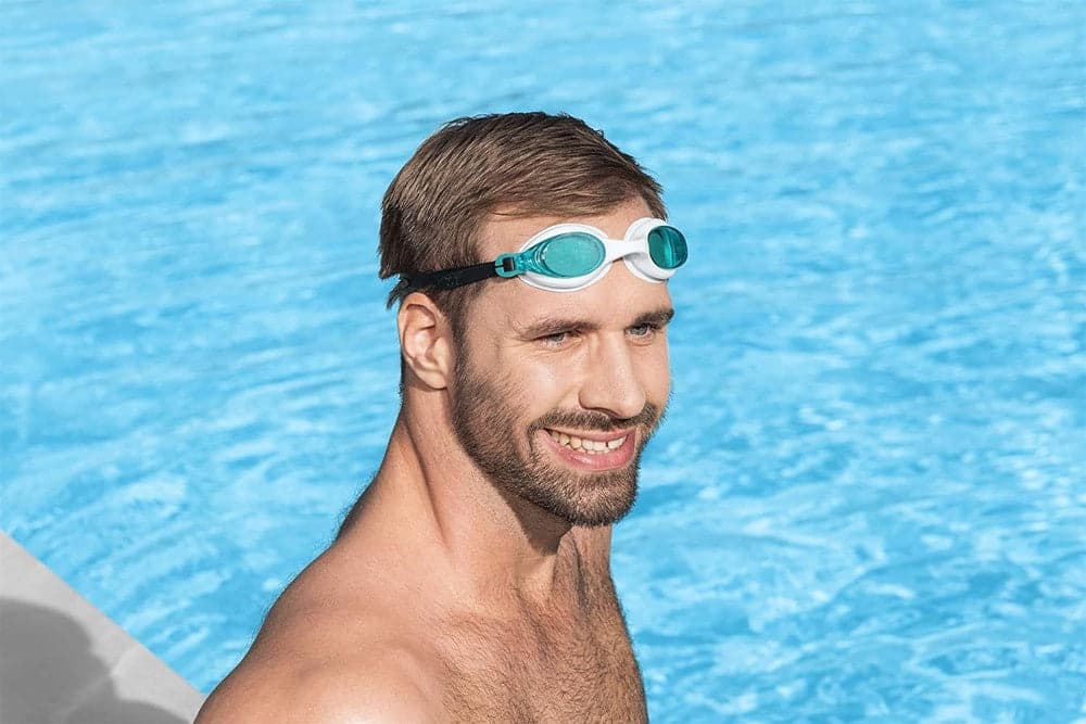 OCCHIALINI DA NUOTO LIGHTNING PRO RIVESTIMENTO ANTI UV ANTIAPPANNAMENTO 14+ ANNI 21130 in Occhialini Trade Shop italia - Napoli, commercioVirtuoso.it
