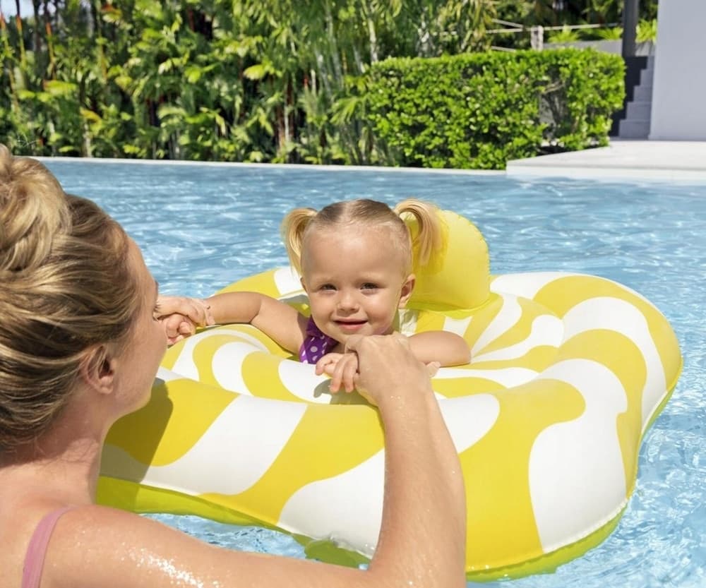 SALVAGENTE A MUTANDINA QUADRATO GONFIABILE SWIM SAFE COMFORT PLUSH GIALLO 79X79CM 32298 in Salvagenti Trade Shop italia - Napoli, commercioVirtuoso.it