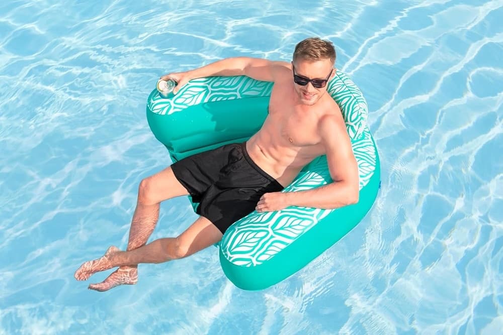 POLTRONA DA PISCINA GONFIABILE GALLEGGIANTE COMFORT PLUSH DELUXE CON PORTABICCHIERE 43719 in Canotti e gonfiabili galleggianti Trade Shop italia - Napoli, commercioVirtuoso.it
