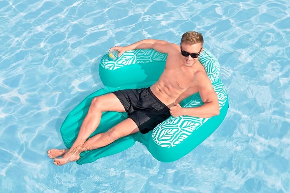 POLTRONA DA PISCINA GONFIABILE GALLEGGIANTE COMFORT PLUSH DELUXE CON PORTABICCHIERE 43719 in Canotti e gonfiabili galleggianti Trade Shop italia - Napoli, commercioVirtuoso.it