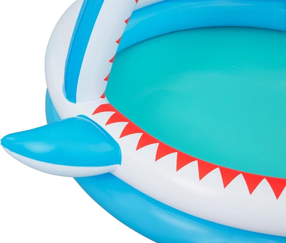 PISCINA PER BAMBINI SHARKTASTIC 2 ANELLI GRAFICA A SQUALO 163X127X92CM CON SPRUZZO 53157 in Piscinette per bambini Trade Shop italia - Napoli, commercioVirtuoso.it