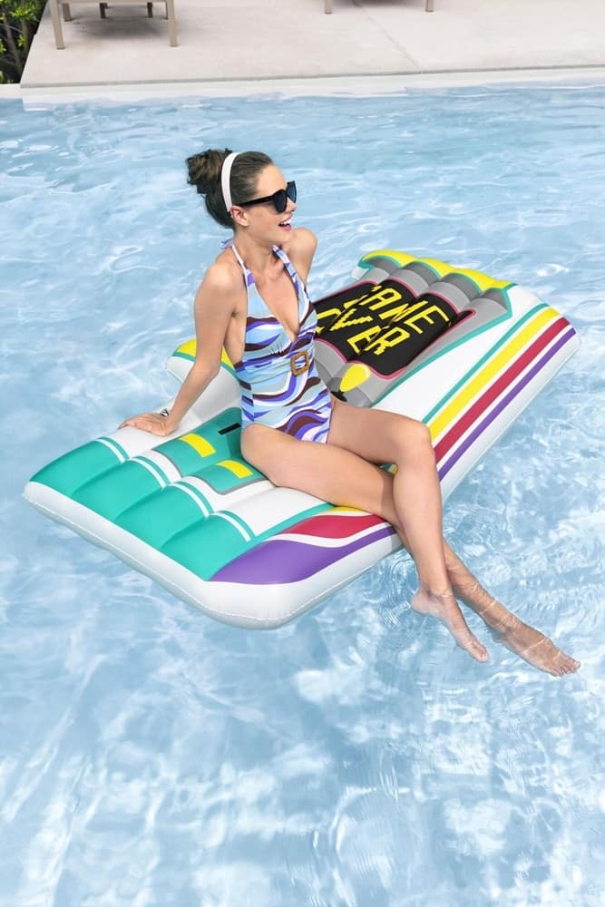 MATERASSINO GONFIABILE GALLEGGIANTE PISCINA AQUA ARCADE GRAFICA FORMA VIDEOGIOCO 43851 in Canotti e gonfiabili galleggianti Trade Shop italia - Napoli, commercioVirtuoso.it