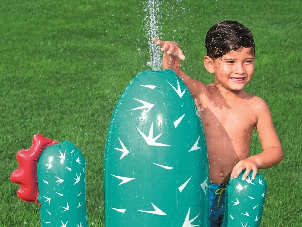 GIOCO ACQUATICO GONFIABILE CACTUS OASIS SPRUZZA ACQUA PER BAMBINI 74X56X104CM 52733 in Spruzzini e fontanelle giocattolo Trade Shop italia - Napoli, commercioVirtuoso.it