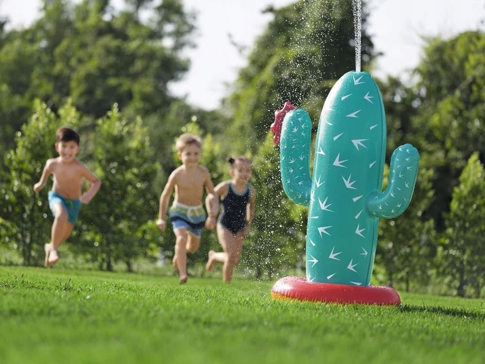 GIOCO ACQUATICO GONFIABILE CACTUS OASIS SPRUZZA ACQUA PER BAMBINI 74X56X104CM 52733 in Spruzzini e fontanelle giocattolo Trade Shop italia - Napoli, commercioVirtuoso.it
